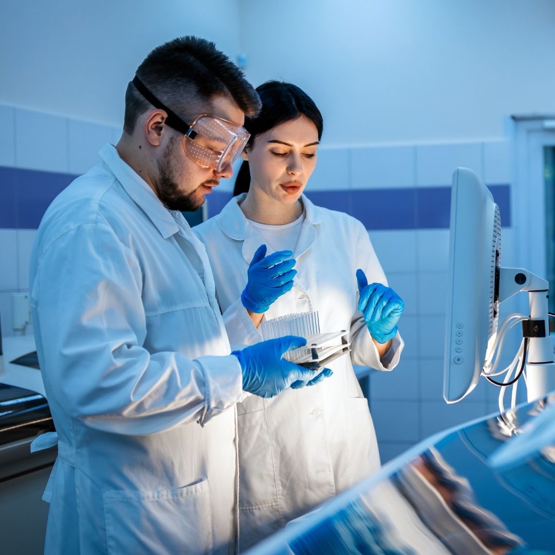 Two SBB scientists working in a blood lab
