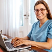 Medical student writing online