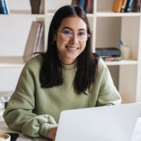 Winter Session student takes an online course from home