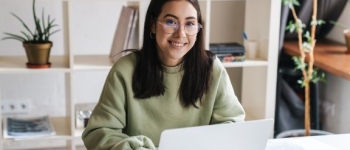 Winter Session student takes an online course from home